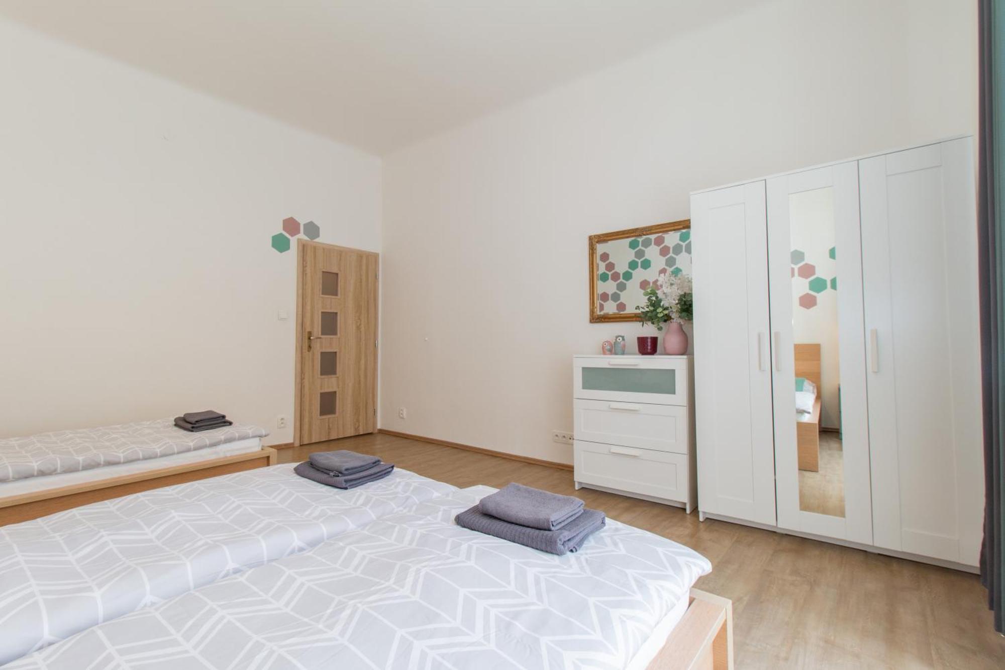 Riverside Cr Apartment Prag Exterior foto